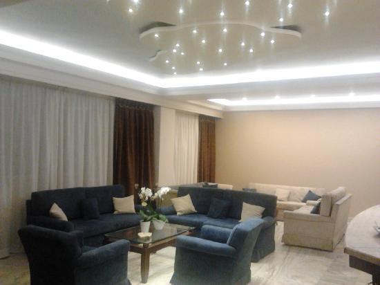 Adonis City Hotel Патра Екстериор снимка