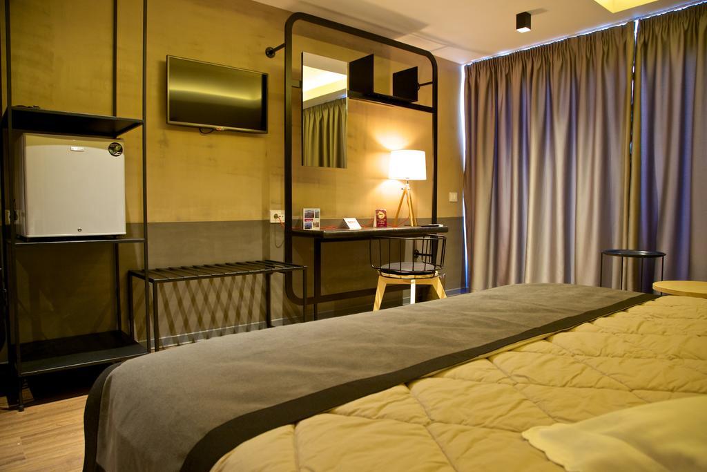 Adonis City Hotel Патра Екстериор снимка