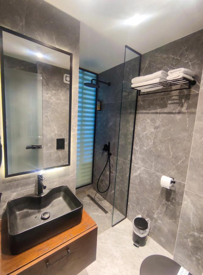 Adonis City Hotel Патра Екстериор снимка