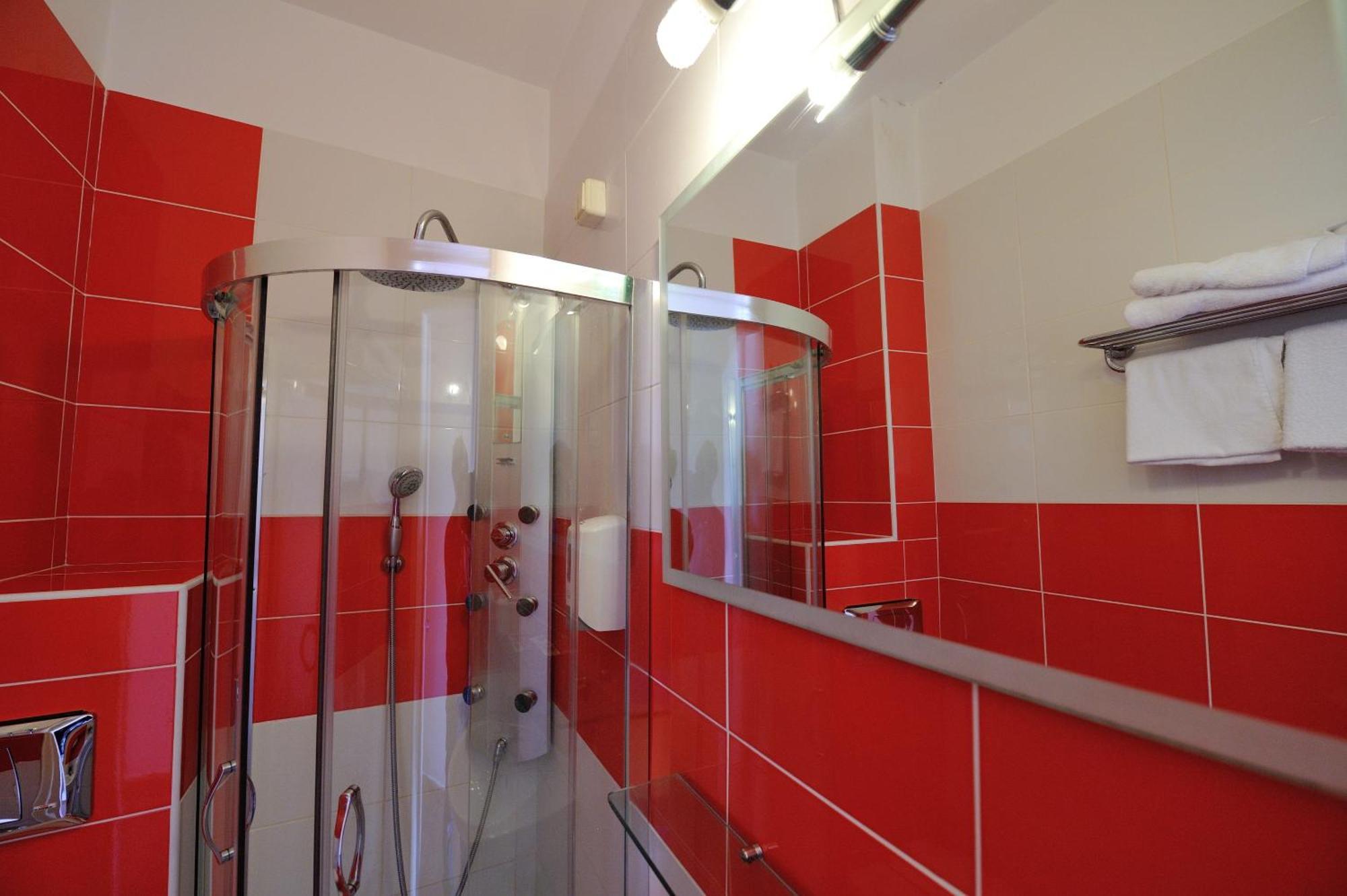 Adonis City Hotel Патра Екстериор снимка