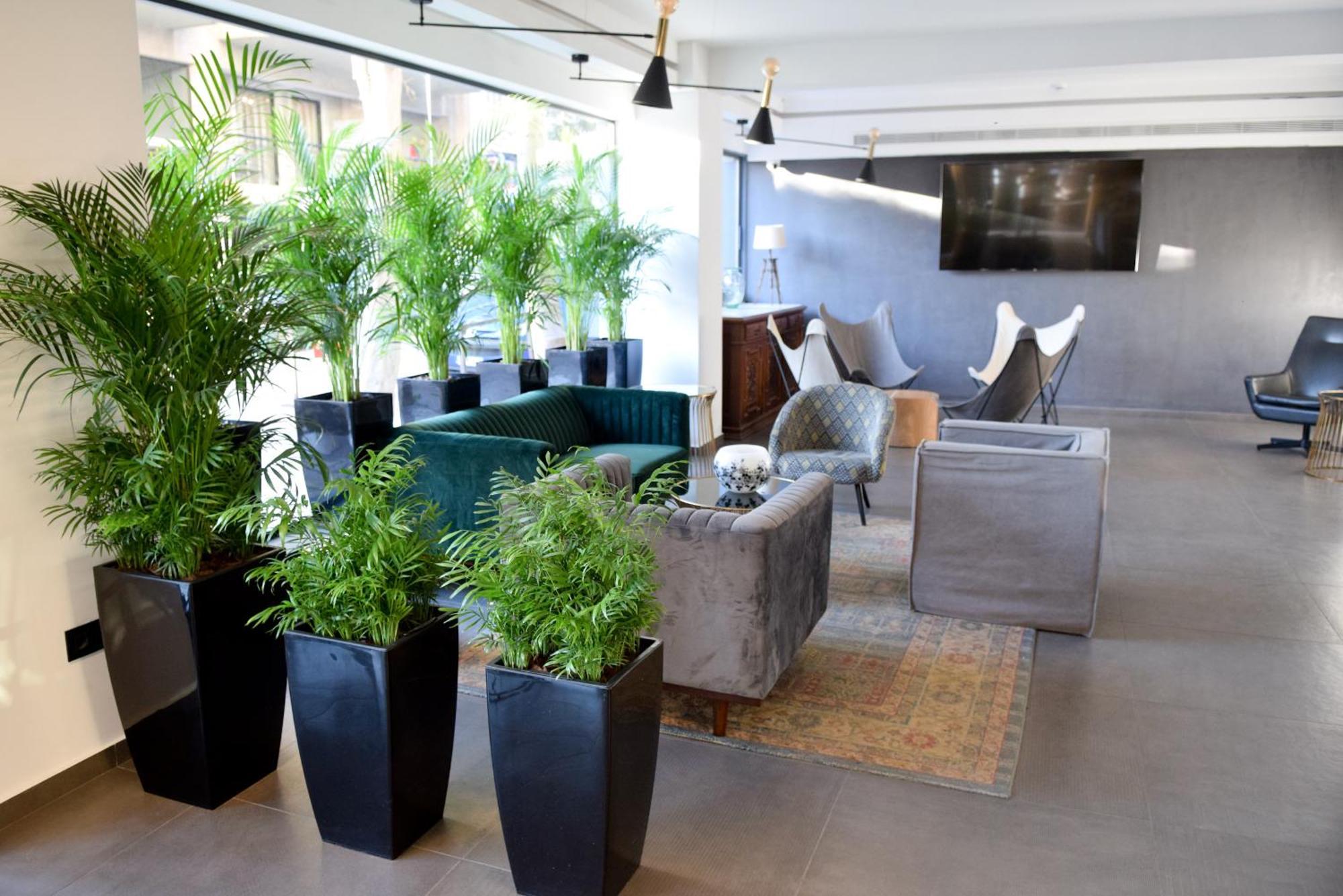 Adonis City Hotel Патра Екстериор снимка