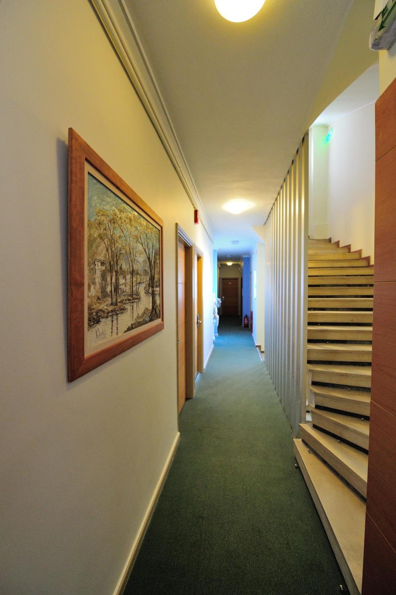 Adonis City Hotel Патра Екстериор снимка