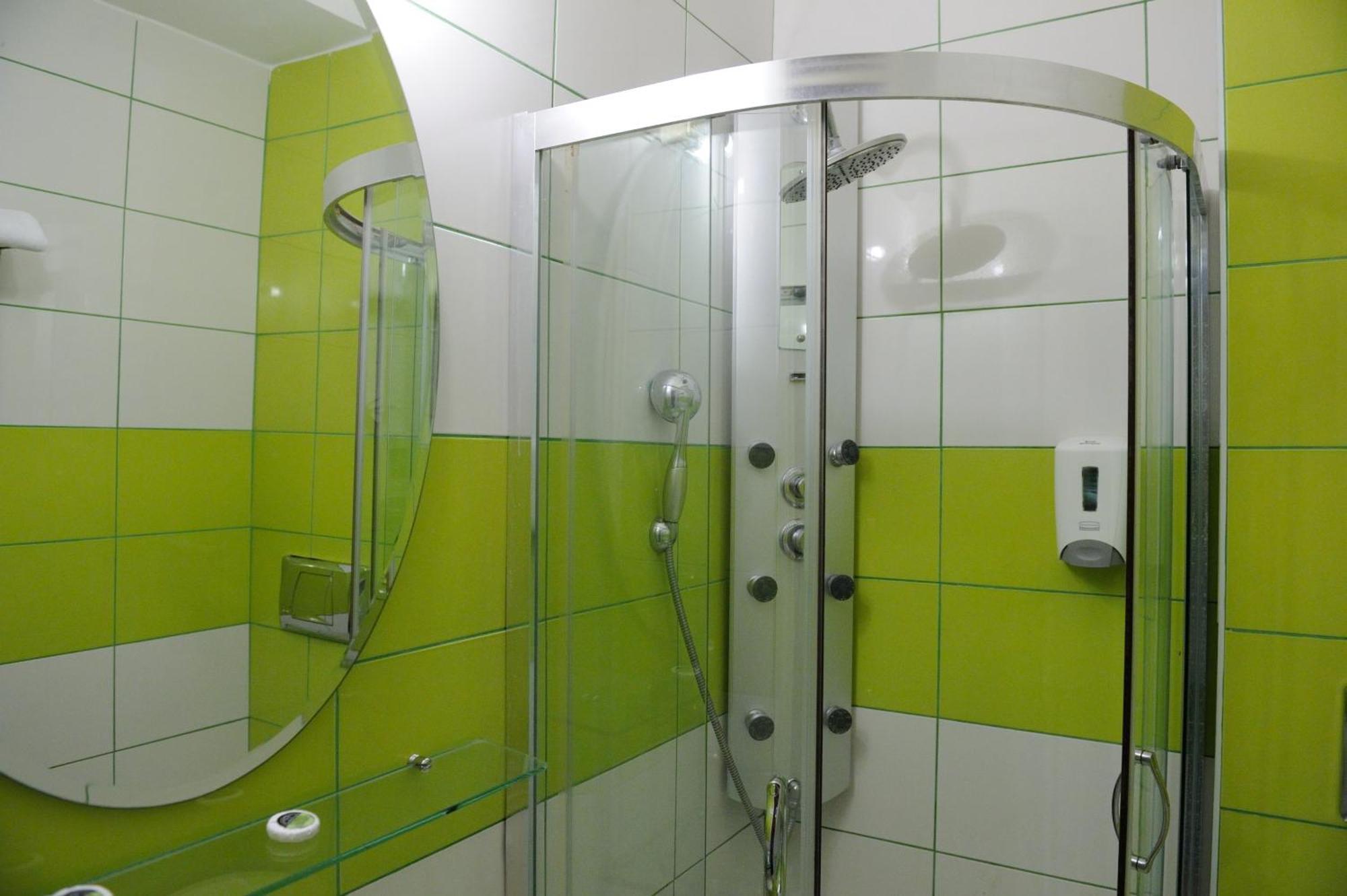 Adonis City Hotel Патра Екстериор снимка