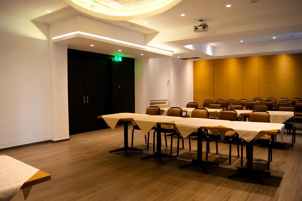 Adonis City Hotel Патра Екстериор снимка