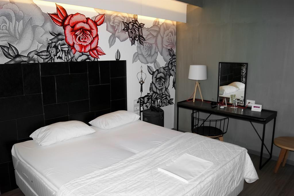 Adonis City Hotel Патра Екстериор снимка