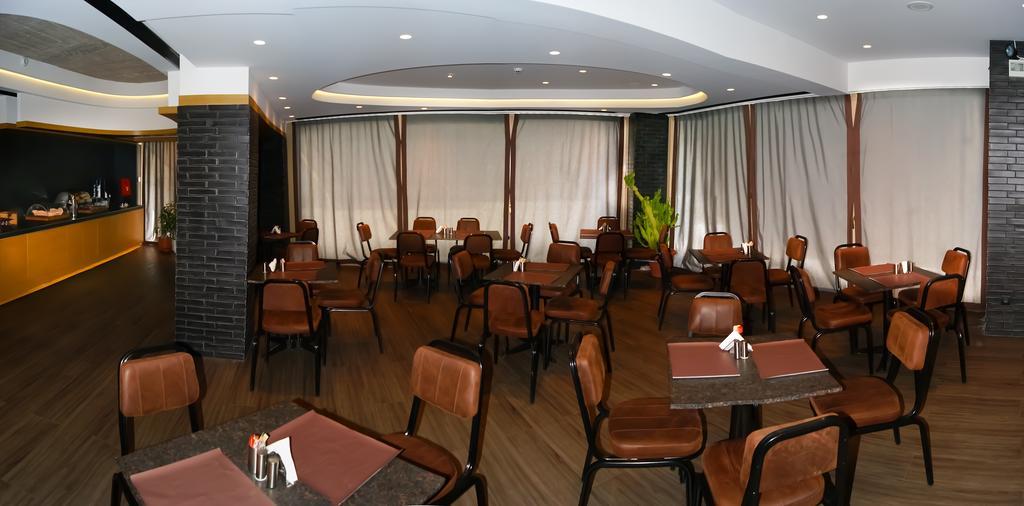 Adonis City Hotel Патра Екстериор снимка