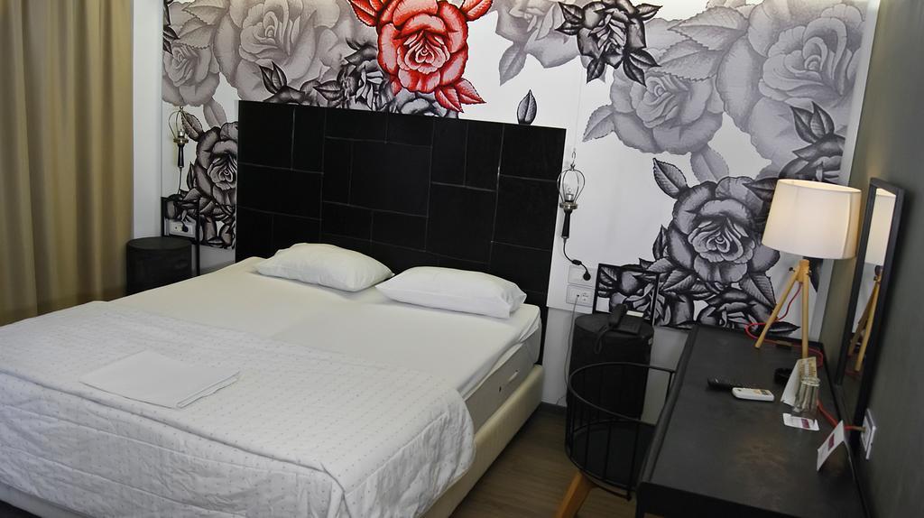 Adonis City Hotel Патра Екстериор снимка