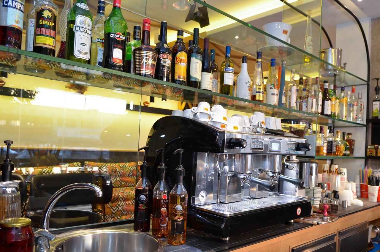 Adonis City Hotel Патра Екстериор снимка