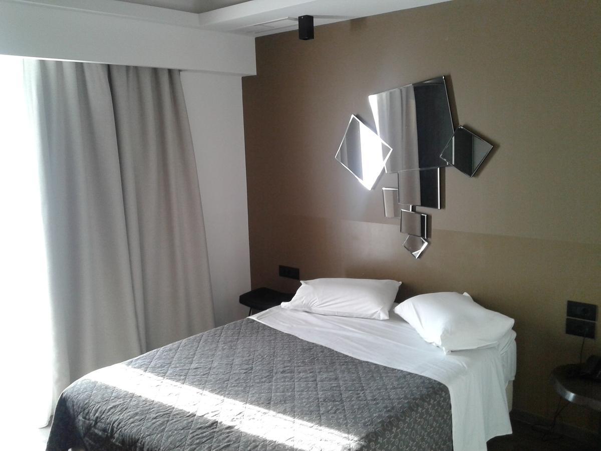 Adonis City Hotel Патра Екстериор снимка