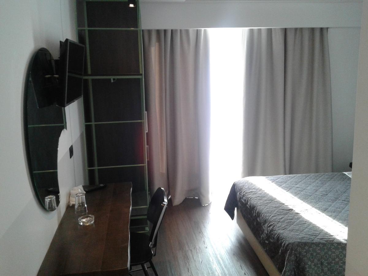 Adonis City Hotel Патра Екстериор снимка