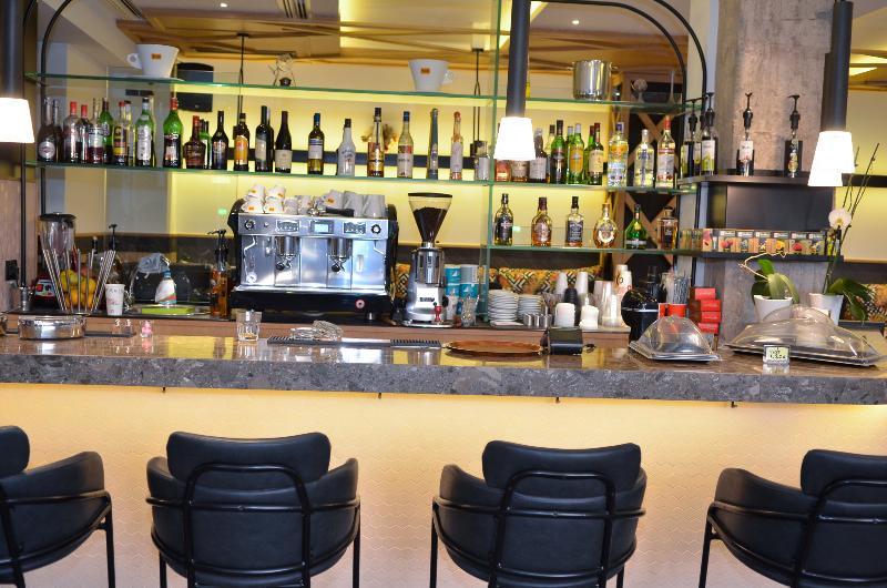 Adonis City Hotel Патра Екстериор снимка