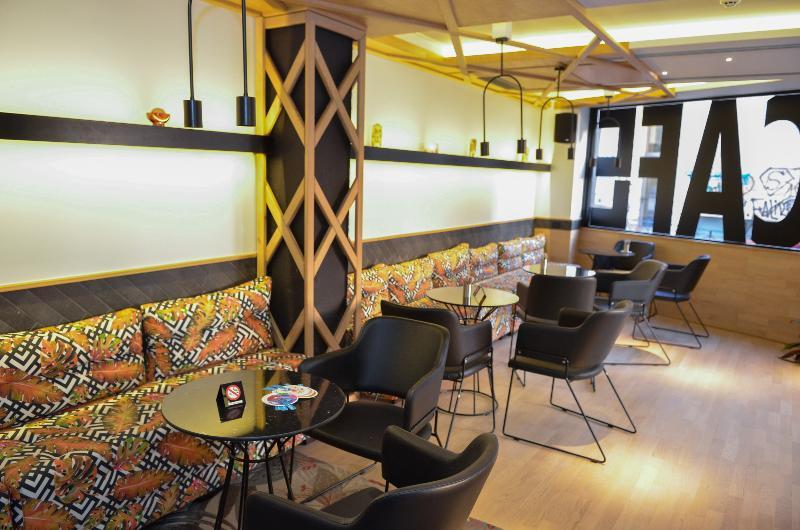 Adonis City Hotel Патра Екстериор снимка