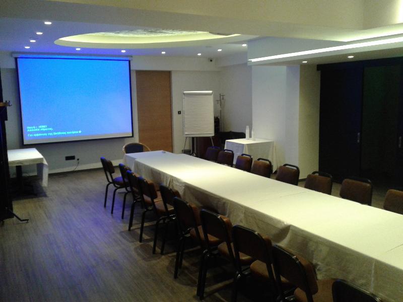 Adonis City Hotel Патра Екстериор снимка