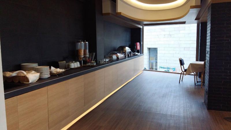 Adonis City Hotel Патра Екстериор снимка