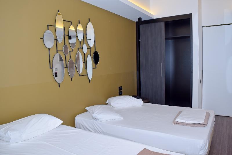 Adonis City Hotel Патра Екстериор снимка